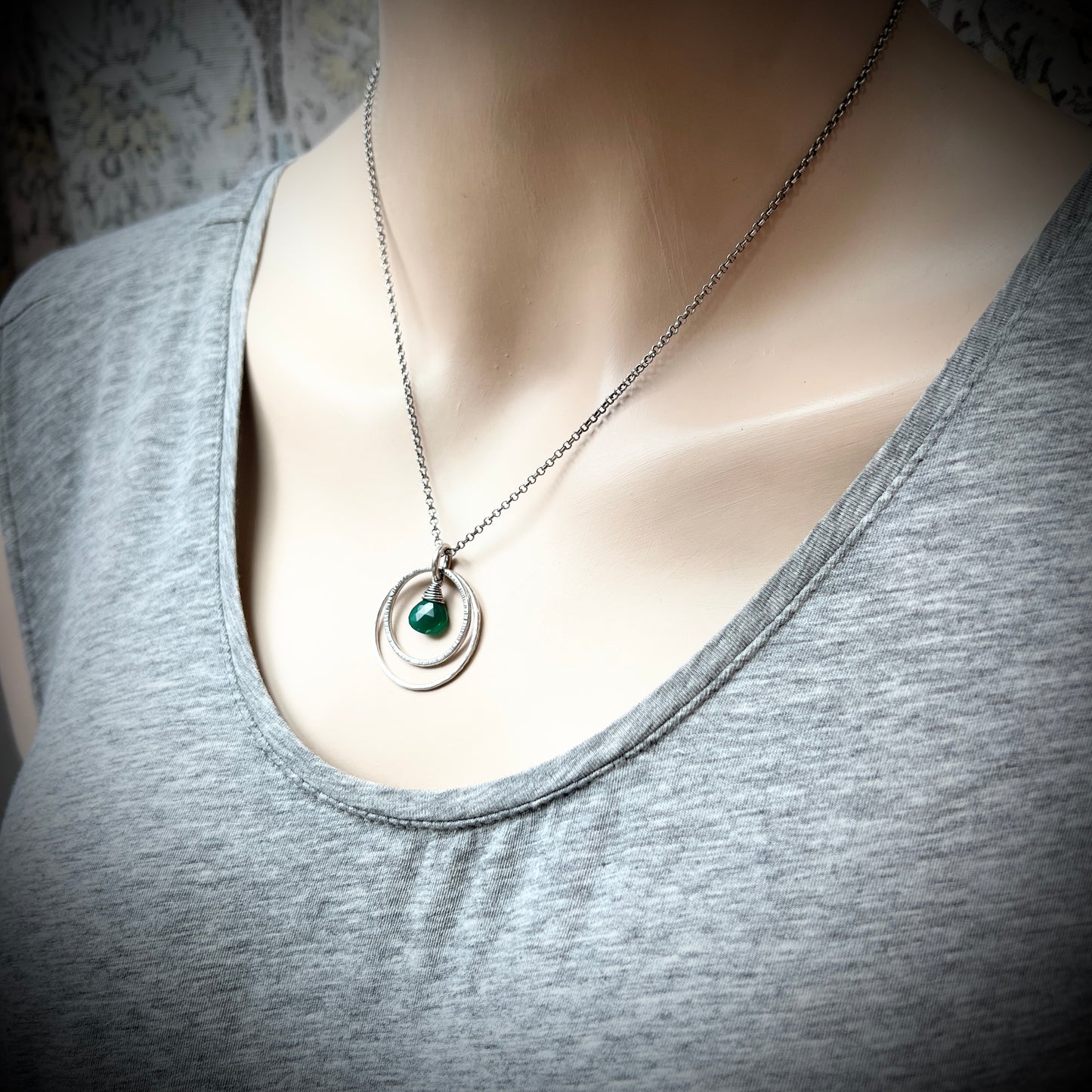 Sterling Silver Green Onyx Necklace | Emerald Green Stone in Hammered Rings Pendant