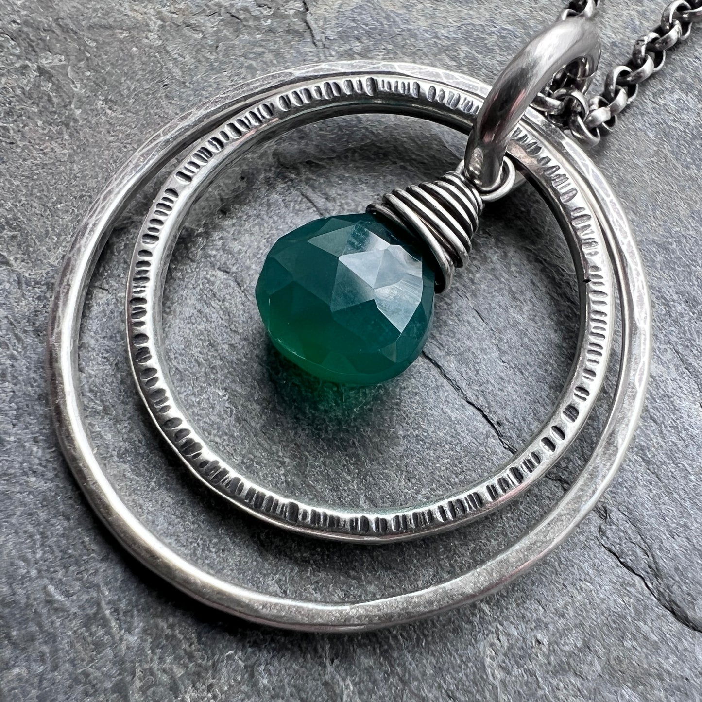 Sterling Silver Green Onyx Necklace | Emerald Green Stone in Hammered Rings Pendant