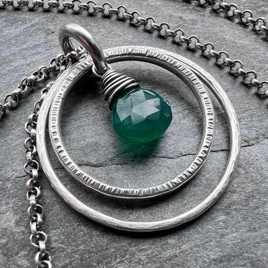 Sterling Silver Green Onyx Necklace | Emerald Green Stone in Hammered Rings Pendant